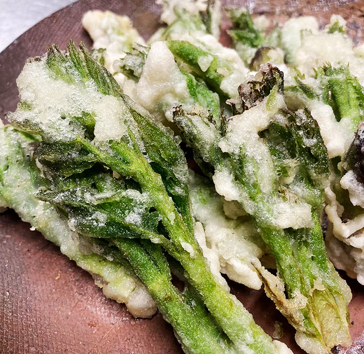 季節の山菜の天ぷら