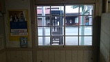 駅の中からです。